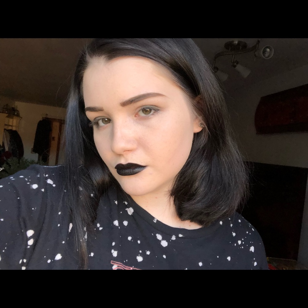 Meet your Posher, Olivia